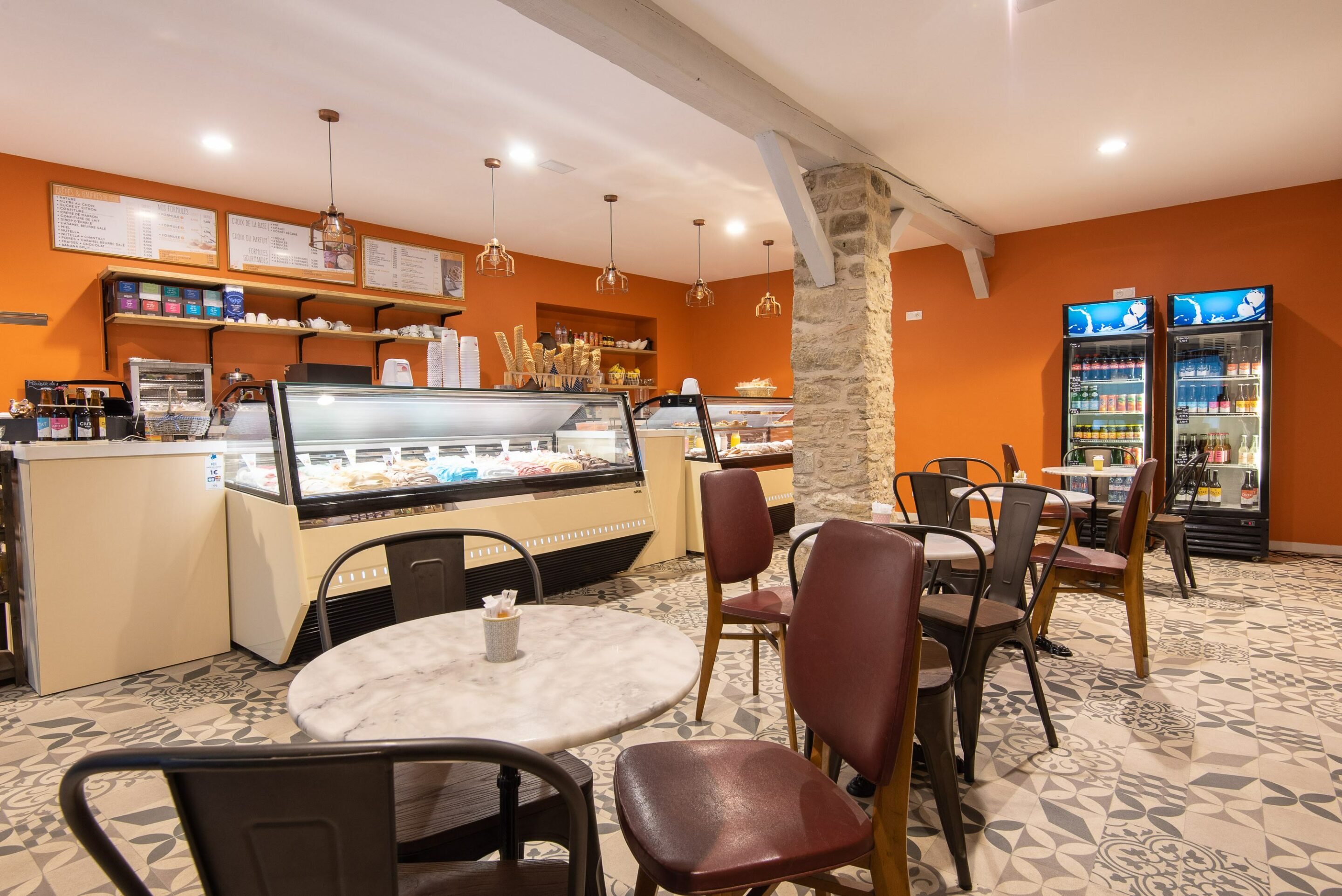 photo cosy du plo intérieur tables et comptoir