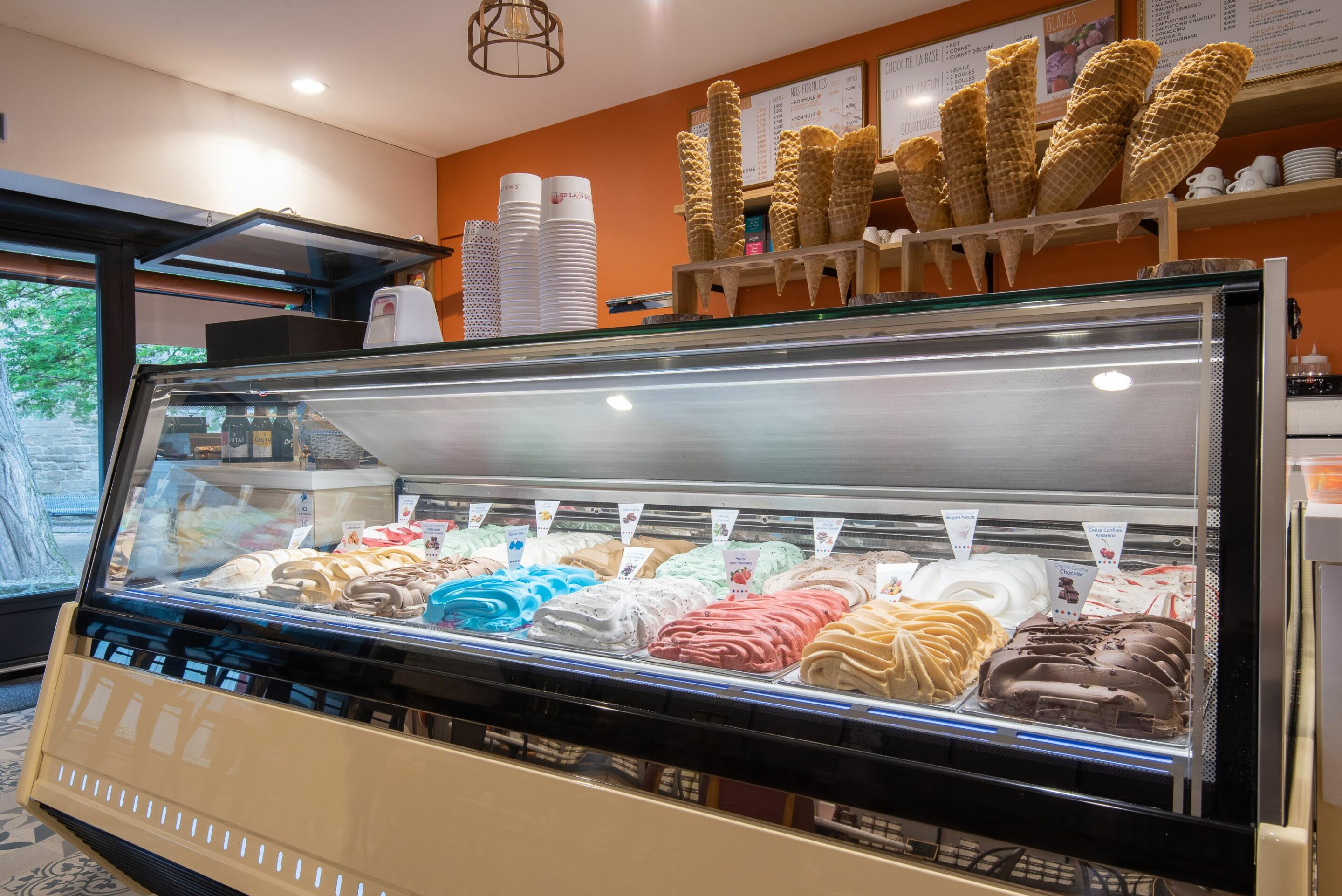 photo cosy du plo intérieur vitrine des glaces